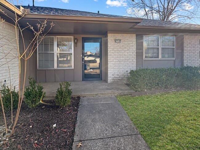 Building Photo - Renovated 3-Bedroom Home - Section 8 Friendly