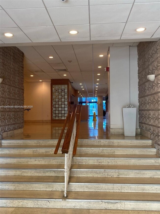 Building Photo - 2899 Collins Ave