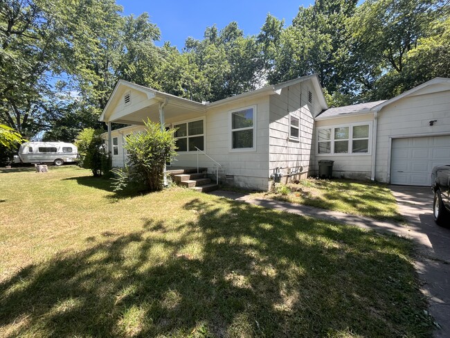 Primary Photo - 1234 S University Ave