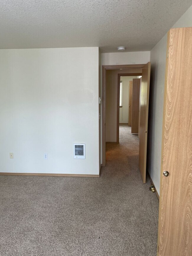 Building Photo - WMH150th03