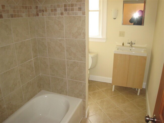 Building Photo - 6 Giles Park