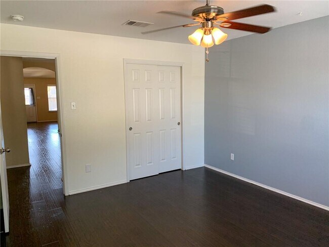 Building Photo - 717 Morgan Dr