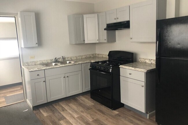 Kitchen - 112 W 1st St S