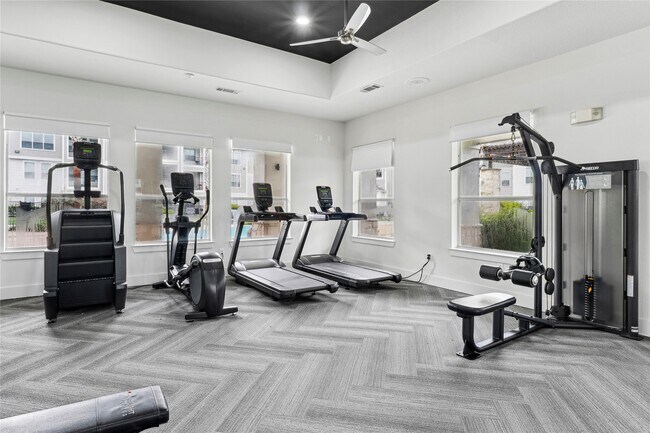 Building Photo - 14807 Woodland Hills Dr