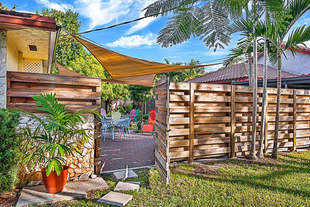 Building Photo - 5880 SW 32nd Terrace