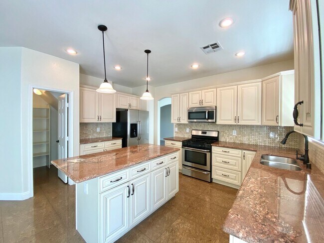 Building Photo - Great location house in Green Valley