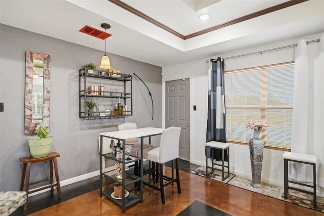 Building Photo - 2900 Fitzhugh Ave