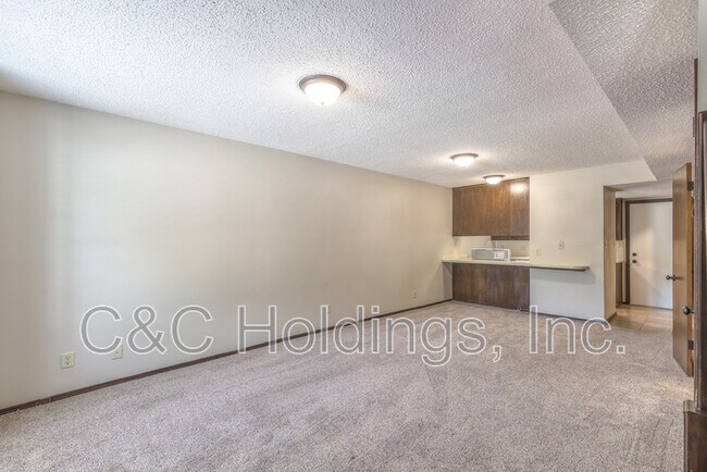 Building Photo - 644 B Earthside Drive
