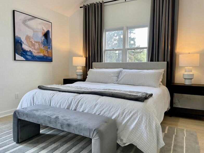 Building Photo - 323 Gross St