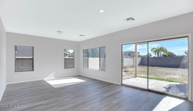 Building Photo - 12821 W Weldon Ave