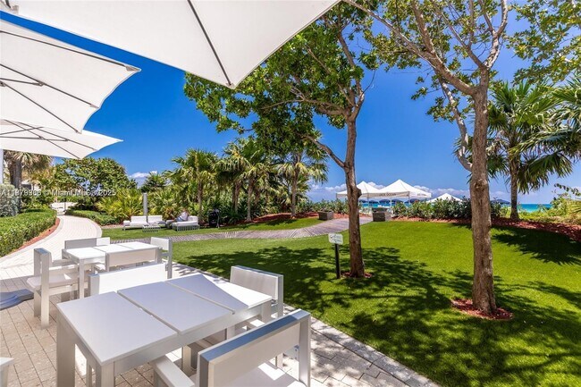 Building Photo - 17121 Collins Ave
