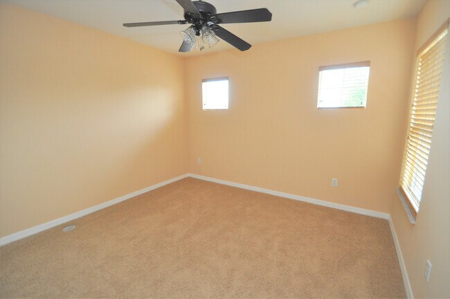 Building Photo - CASSELBERRY: Townhome in Devon Place