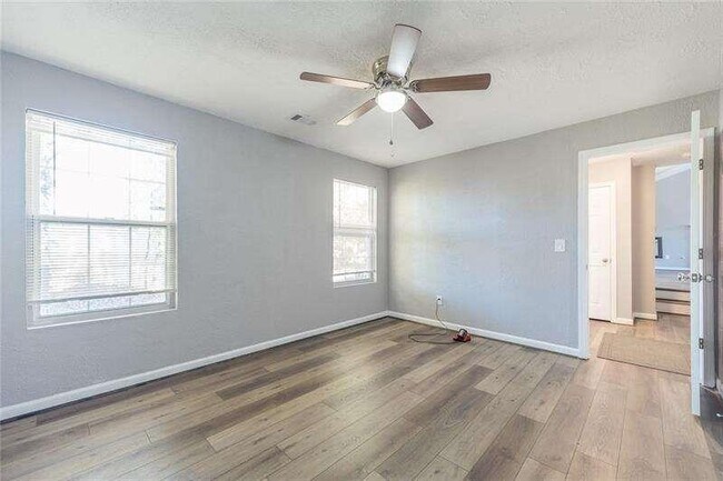Building Photo - 2716 Lake Park Ridge W