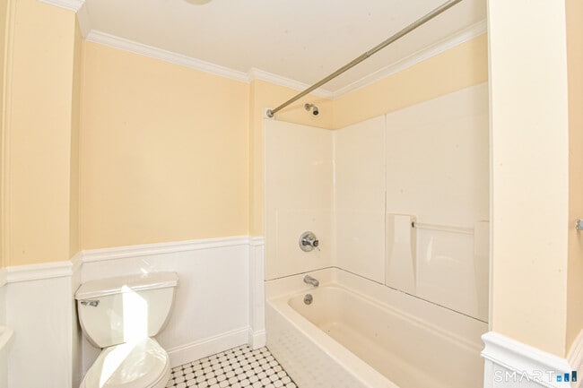 Building Photo - 6 Springdale St