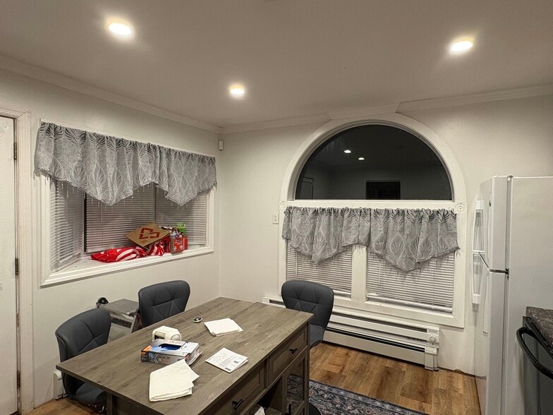 Building Photo - 5 Brush Rd