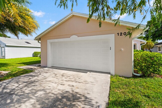 Building Photo - 1209 Pine Sage Cir