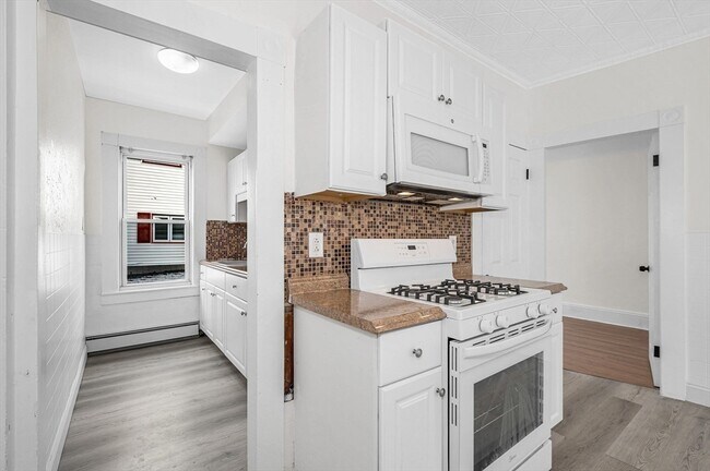 Building Photo - 220 Concord St