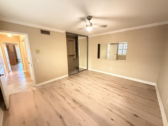Building Photo - 39196 Sweetwater Dr