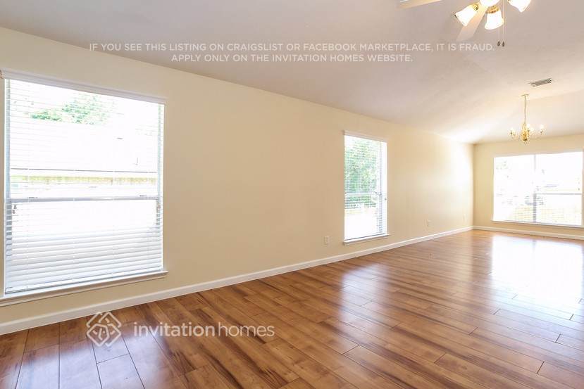 Building Photo - 10714 Estelle Cir