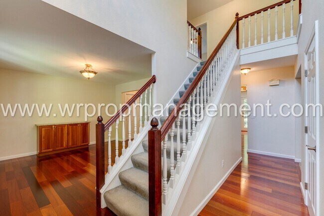 Building Photo - 4 Bed 3 Bath Home in Lambertville