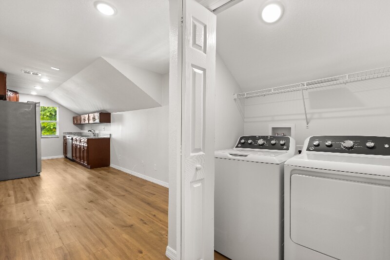 Building Photo - 1325 Cloverlawn Ave