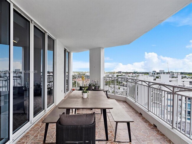 Building Photo - 9751 E Bay Harbor Dr