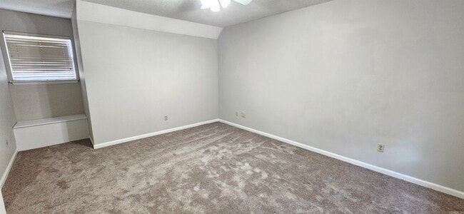 Building Photo - 107 Roundleaf Ct