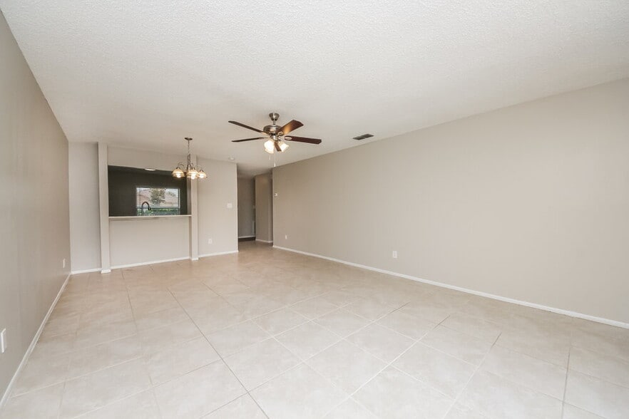 Building Photo - 3210 Tomahawk Dr