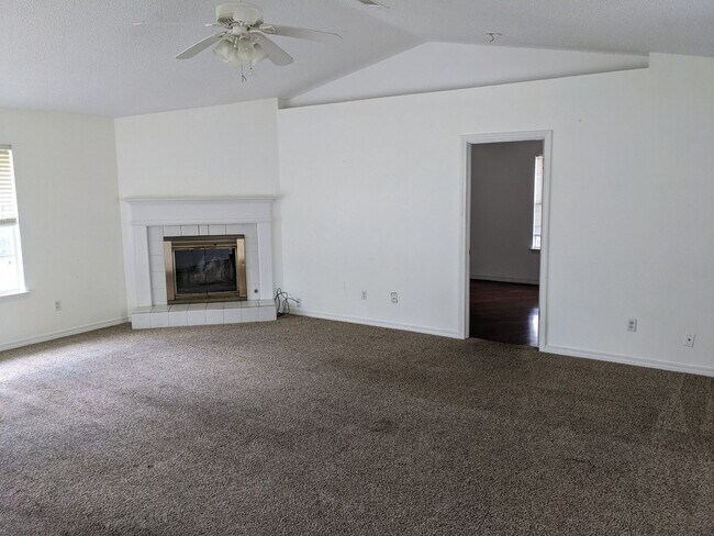 Building Photo - Super-Sized Yard • Move-In Ready • 2-Car Garage