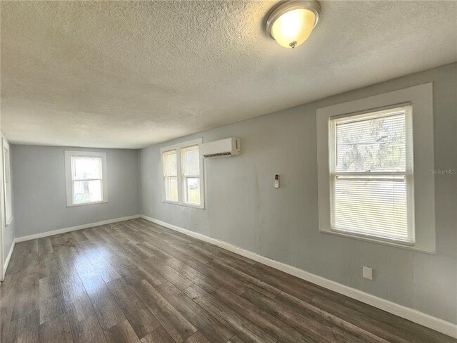 Building Photo - 503 Longfellow Blvd