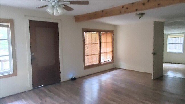Building Photo - 6636 Bonanza Dr