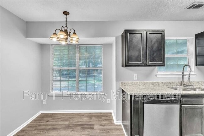 Building Photo - 234 Forest Ridge Dr