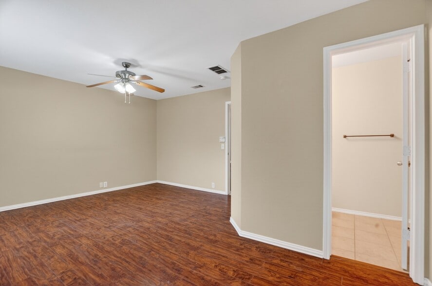 Building Photo - 10624 Traymore Dr