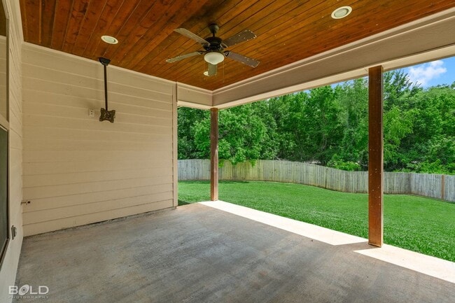 Building Photo - 302 Oscar Cir