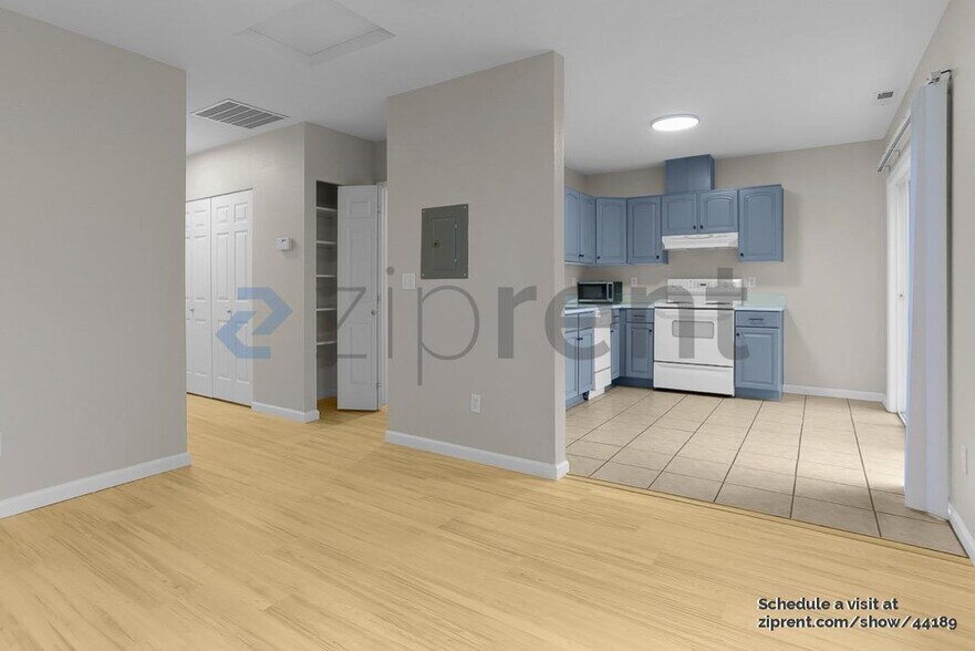 Building Photo - 627 W Mercer Pl