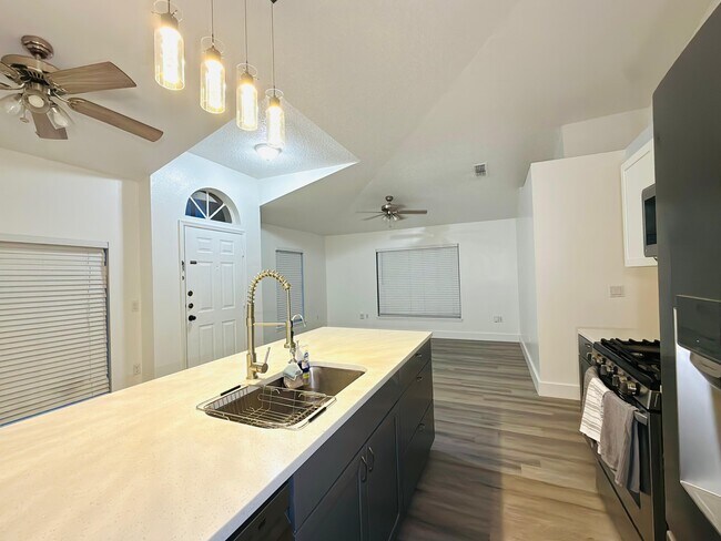 Building Photo - 6921 Long Needle Ct