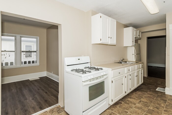 Building Photo - 4042 Clinton Ave