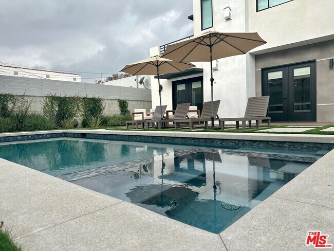 Building Photo - 1622 S Mansfield Ave