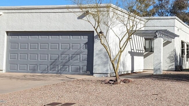 Building Photo - 8518 W Teresita Dr
