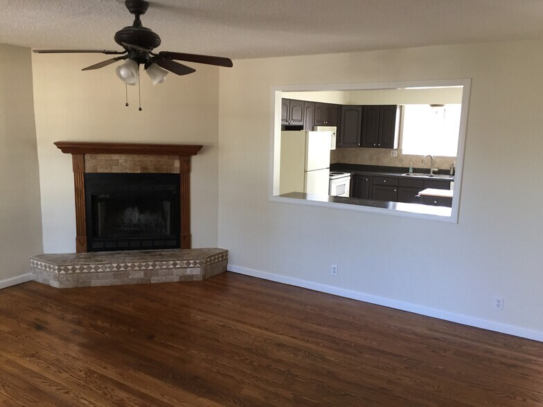 Building Photo - 3719 Clearview Dr