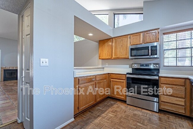 Building Photo - 735 N Tangerine Dr