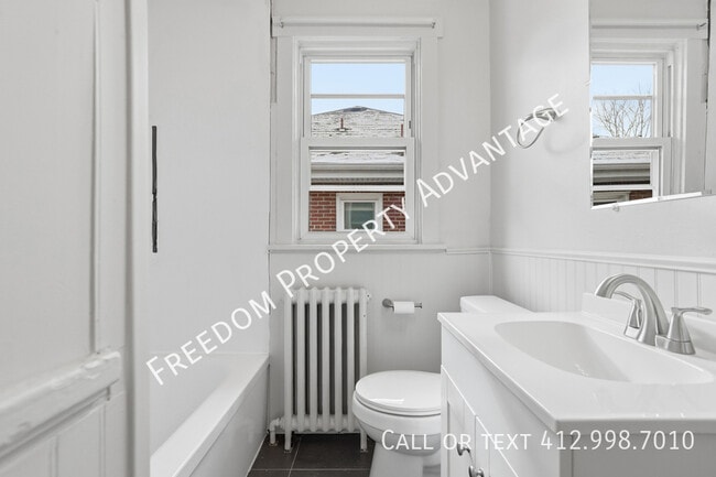 Building Photo - 755 Shady Dr E