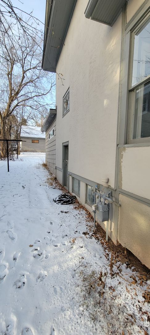 Building Photo - AVAILABLE NOW - 4 Bedroom with garage