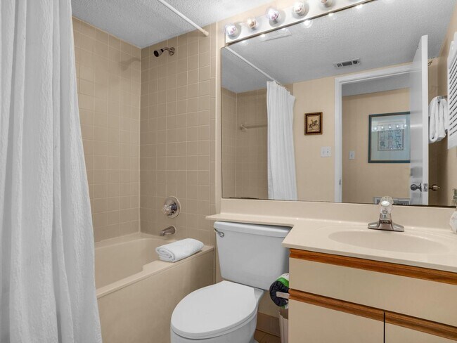 Building Photo - 3BR/3BA Fully Furnished Beach Cottage at H...