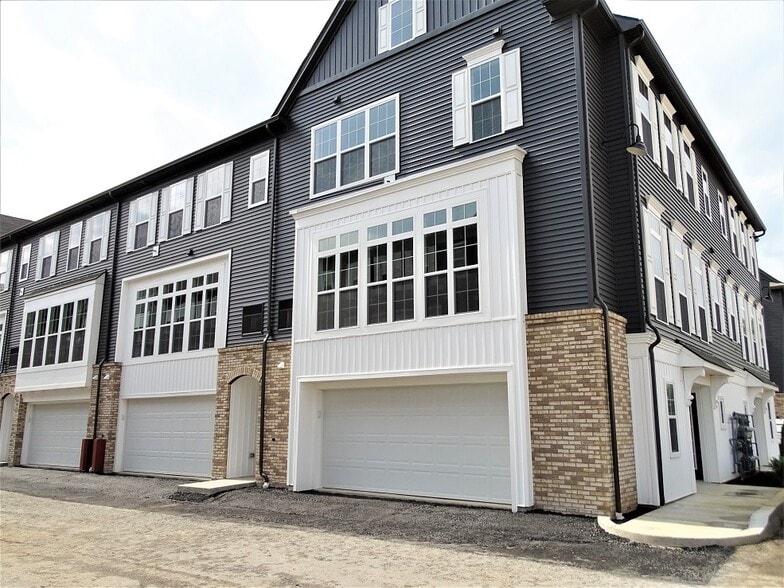 Building Photo - 320 Mayer Pl