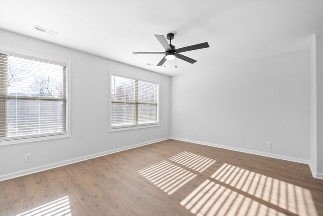 Building Photo - 700 Crossland Ave