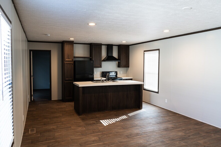 Building Photo - 111 Palomino Dr