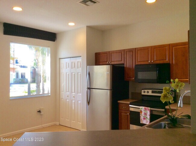 Building Photo - 812 Middleton Dr SW