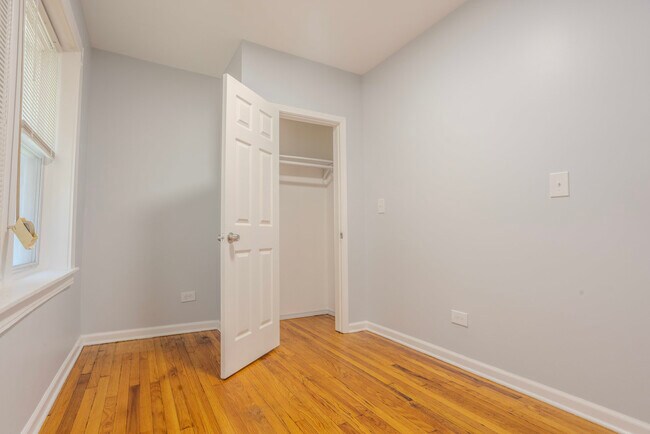 Building Photo - 1523 E 74th Pl