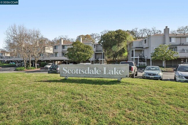 Building Photo - 2 Lakeview Ct